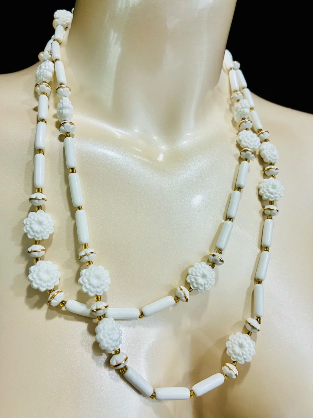 VTG Lucite Flapper Elegant White Beaded Long Easy Over The Head Necklace EUC